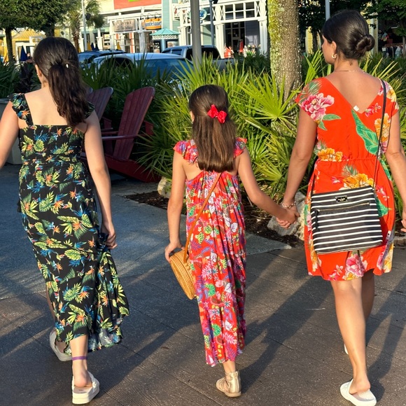 Meet your Posher, Erica - Picture 2 of 2